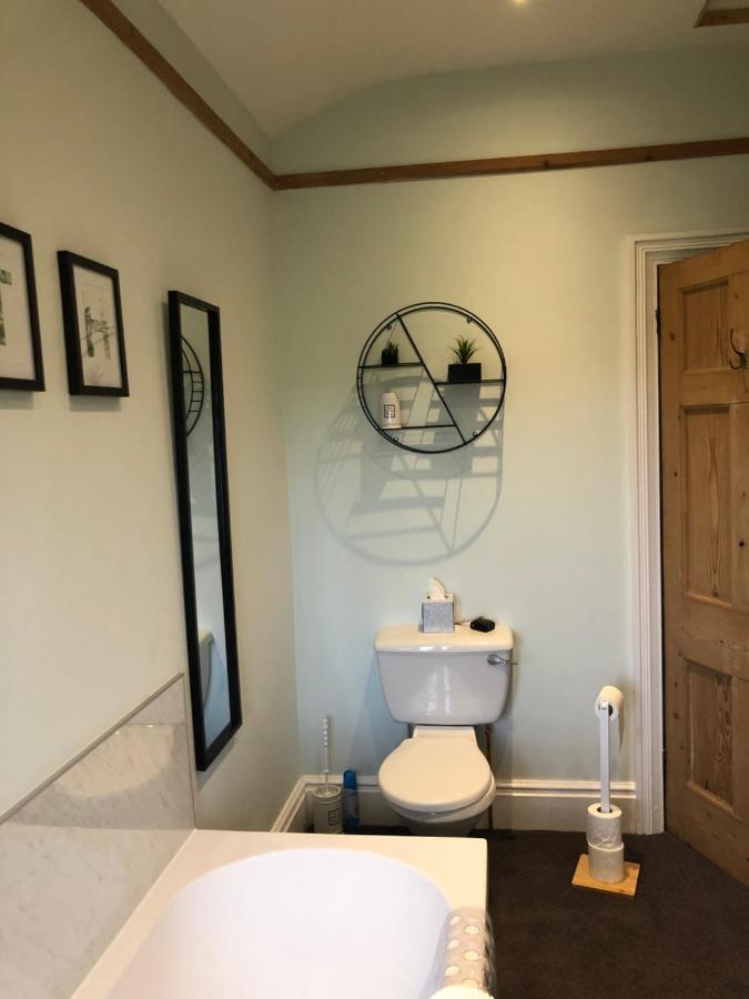 The Hollow Bed And Breakfast Great Longstone 外观 照片