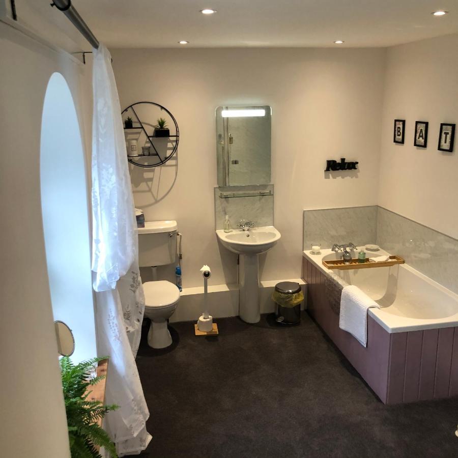 The Hollow Bed And Breakfast Great Longstone 外观 照片